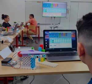 La robotique à la rencontre des enfants de l&rsquo;Association Culturelle des Travailleurs Turcs de Lille